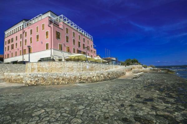 Rotonda Inn Novigrad Novigrad Istria المظهر الخارجي الصورة